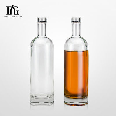 Bouteille de vin en verre de grande capacité avec une capacité de 700 ml et une surface gravée