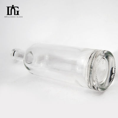 Bouteille de vin en verre de grande capacité avec une capacité de 700 ml et une surface gravée