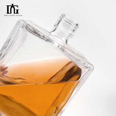 Bouteille de verre carré transparente 500 ml 700 ml pour fin de whisky Gin Rum Logo acceptable
