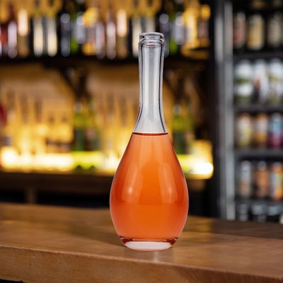 500 ml/700 ml/750 ml Fin personnalisable Long cou mince Champagne Vodka Bouteille de verre de vin