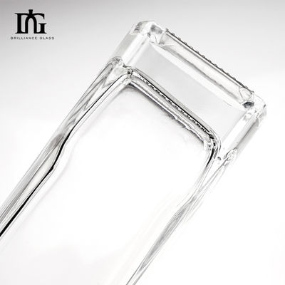Bouteilles en verre de whisky et de vodka créatives de 650 ml avec une surface gravée avec un bouchon de liège et de vis