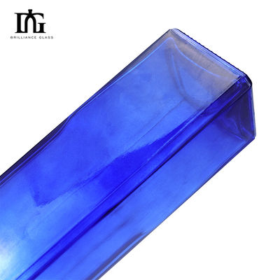 Matériau du corps Bouteille en verre pour liqueur 700 ml d'eau rectangulaire vide Whisky Vodka