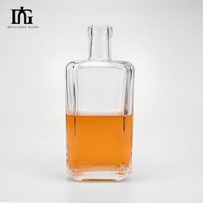 Corps Matériau verre Transparent 700 ml Bouteille de verre carré Liquor Vodka Whiskey Bouteille de gin avec liège