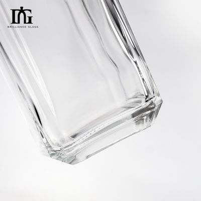 Corps Matériau verre Transparent 700 ml Bouteille de verre carré Liquor Vodka Whiskey Bouteille de gin avec liège