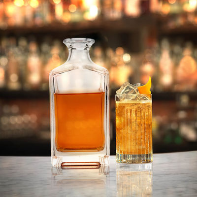 Bouteille en verre de 750 ml en forme de moule personnalisée Super Flint Whiskey Gin Vodka Bouteille de liqueur