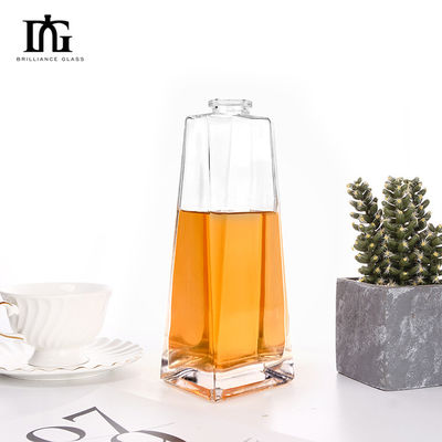 Fabriqué sur commande Design unique 500 ml Bouteille Triangle gravé Bouteille en verre Tequila avec couvercle