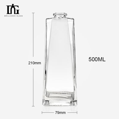 Fabriqué sur commande Design unique 500 ml Bouteille Triangle gravé Bouteille en verre Tequila avec couvercle