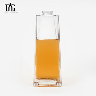 Fabriqué sur commande Design unique 500 ml Bouteille Triangle gravé Bouteille en verre Tequila avec couvercle