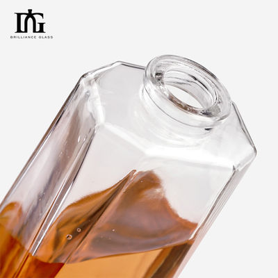 Fabriqué sur commande Design unique 500 ml Bouteille Triangle gravé Bouteille en verre Tequila avec couvercle