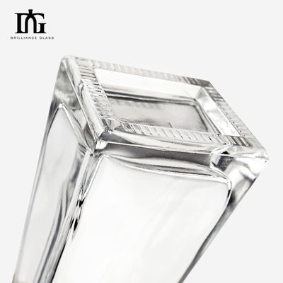 Fabriqué sur commande Design unique 500 ml Bouteille Triangle gravé Bouteille en verre Tequila avec couvercle