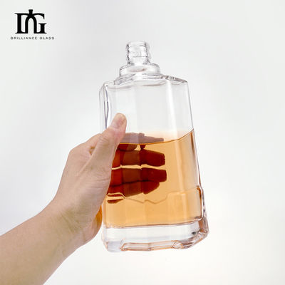 Bouteille en verre de 700 ml de forme personnalisée pour le whisky au rhum et plus acceptable OEM / ODM