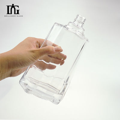 Bouteille en verre de 700 ml de forme personnalisée pour le whisky au rhum et plus acceptable OEM / ODM
