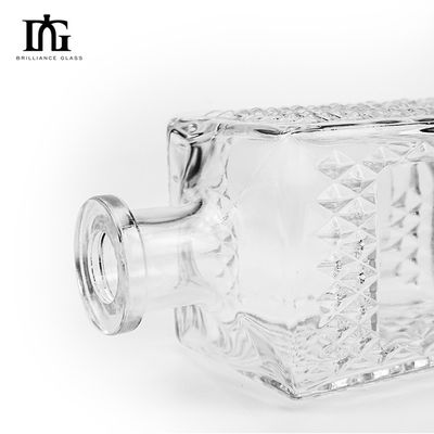 Un ensemble cadeau de 500 ml de whisky et un ensemble de verres gravés pour une expérience de consommation exclusive