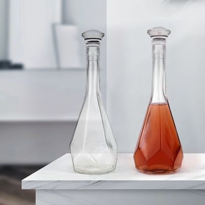 700 ml Graverie en verre Forme unique Forme personnalisée Liquor Gin Vodka Bouteille de spiritueux