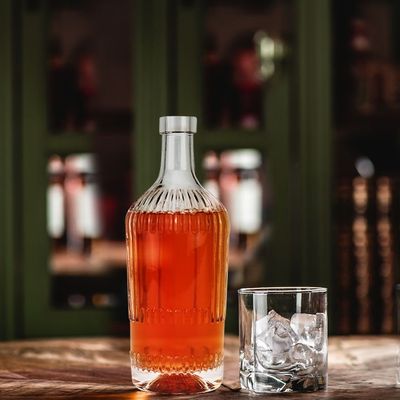 Bouteilles en verre de whisky, de vodka et de vin personnalisées avec vis à liège