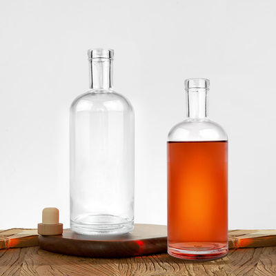 375 ml 500 ml 750 ml 1000 ml Bouteille en verre de vodka et de gin avec une surface gravée