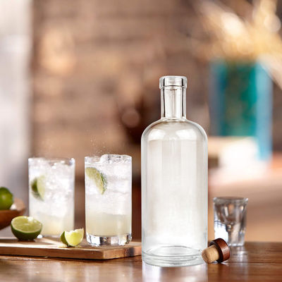 375 ml 500 ml 750 ml 1000 ml Bouteille en verre de vodka et de gin avec une surface gravée