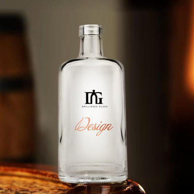 Logo personnalisé 700ml Bouteille en verre carré Idéal pour le whisky Brandy Gin Vodka et plus