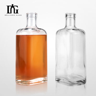 Logo personnalisé 700ml Bouteille en verre carré Idéal pour le whisky Brandy Gin Vodka et plus