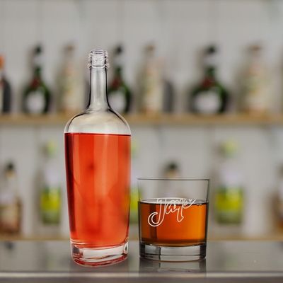 250 ml/500 ml/700 ml/750 ml Bouteilles en verre personnalisées à la vodka et au whisky gin avec bouchon à vis