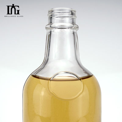 Finition de bouteilles de whisky procédés personnalisés pour le matériau de base de verre et les boissons