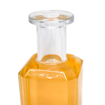 Personnalisez votre identité avec notre bouteille en verre de 500 ml de jus de cognac, de jus de vin et de spiritueux.