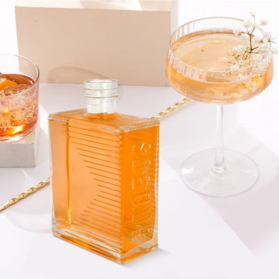 500 ml Decal moderne artisanal bouteille de gin verre pour les liqueurs et les boissons OEM / ODM acceptable