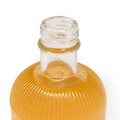 Capacité 250 ml/350 ml/500 ml/550 ml/650 ml/700 ml/750 ml Bouteille de gin en verre pour les boissons