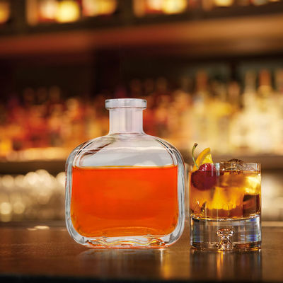 Bouteille en verre de 500 ml/700 ml/750 ml pour la vodka et le vin spiritueux