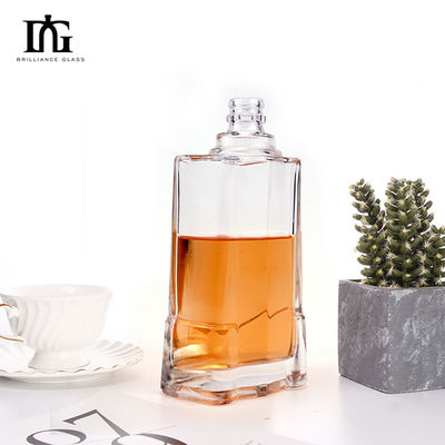250 ml/500 ml/700 ml/750 ml Bouteille carrée de liqueur de whisky avec bouchon Épaisseur de verre lourd Fond