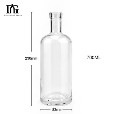 Une bouteille de whisky et de vodka de 750 ml, de 700 ml et de 500 ml, avec peinture noire personnalisée.
