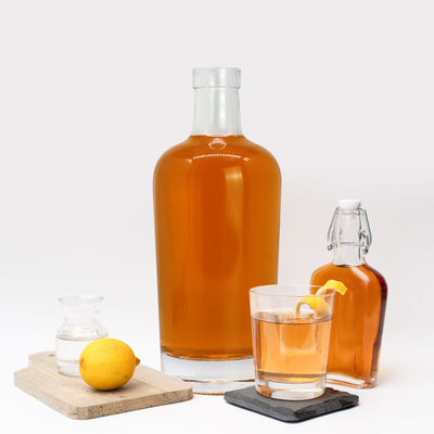 250ml/350ml/500ml/550ml/650ml/700ml/750ml Forme carrée Décal artisanal Bouteille de gin en verre
