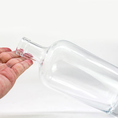 250ml/350ml/500ml/550ml/650ml/700ml/750ml Forme carrée Décal artisanal Bouteille de gin en verre