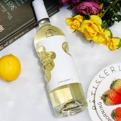 échantillon d'eau minérale fourni 500 ml bouteille de verre avec forme unique et bouchon de liqueur