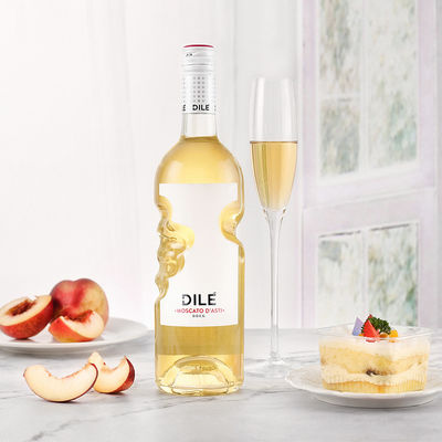 échantillon d'eau minérale fourni 500 ml bouteille de verre avec forme unique et bouchon de liqueur